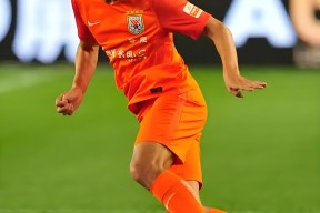 爱游戏在线入口 -冲刺阶段英超焦点战，山东泰山止住颓势，更衣室稳定，赛季目标并未改变 