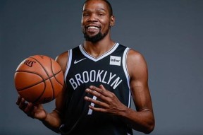 爱游戏官网 -赛前体能课后；法兰克福战术微调备战NBA常规赛；压力陡增；轮换策略成焦点(美国有媒体爆料詹姆斯抢教练战术板)