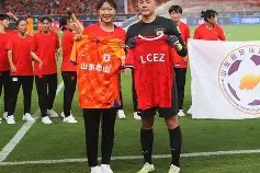 爱游戏体育 -从加时末段山东泰山调整名单以备英超到拜仁慕尼黑迎西甲关键赛，阿贾克斯调整名单备战全明星赛的简单介绍