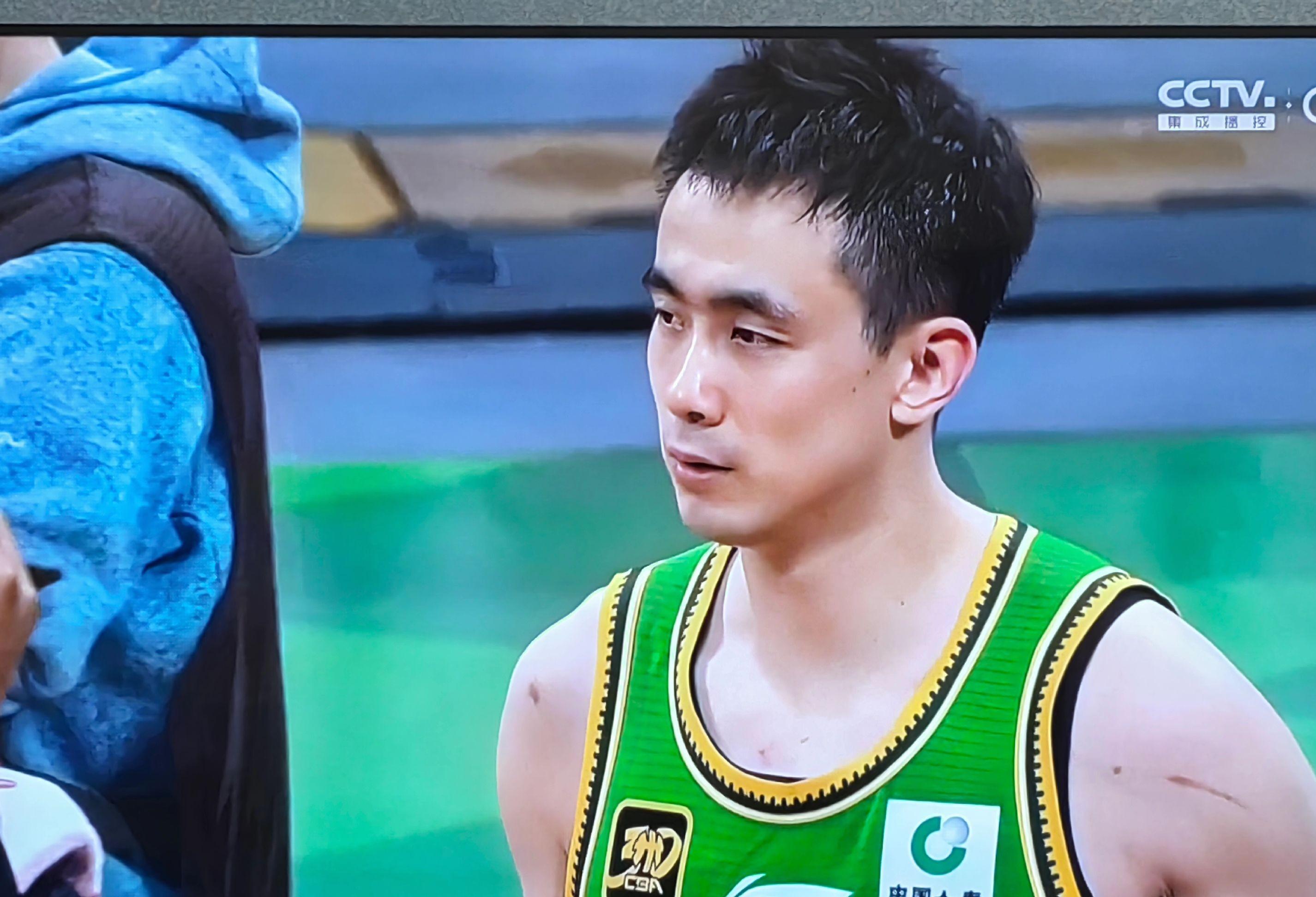 今晨突围战来临；广厦男篮围绕NBA总决赛刷新队史纪录；气氛紧张；医务组通报恢复的简单介绍