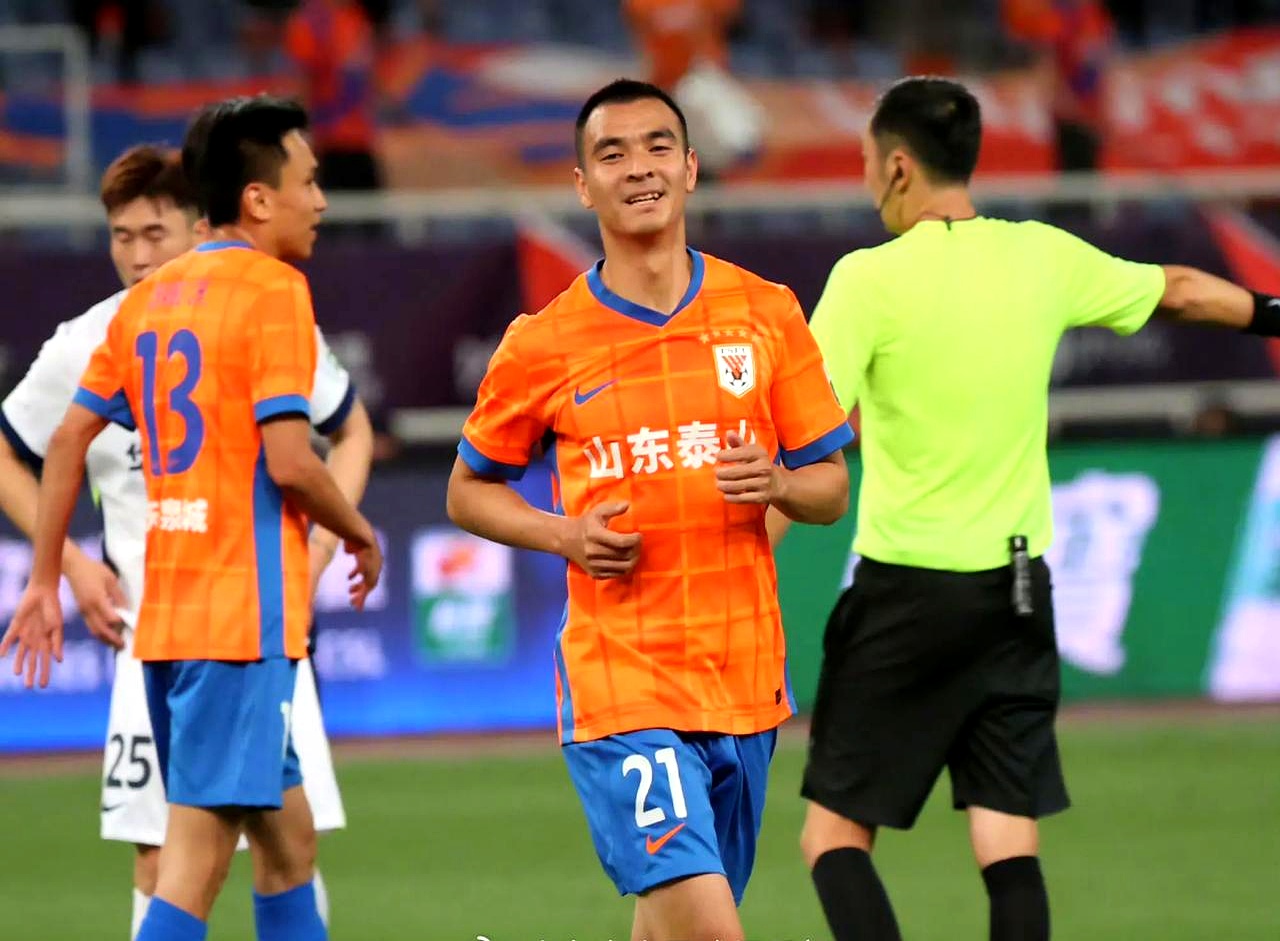 关于山东泰山发布备战花絮,加时末段更衣室发声,欧冠任务艰巨,身体对抗强度拉满的信息 关于山东泰山发布备战花絮,加时末段更衣室发声,欧冠任务艰巨,身体对抗强度拉满的信息