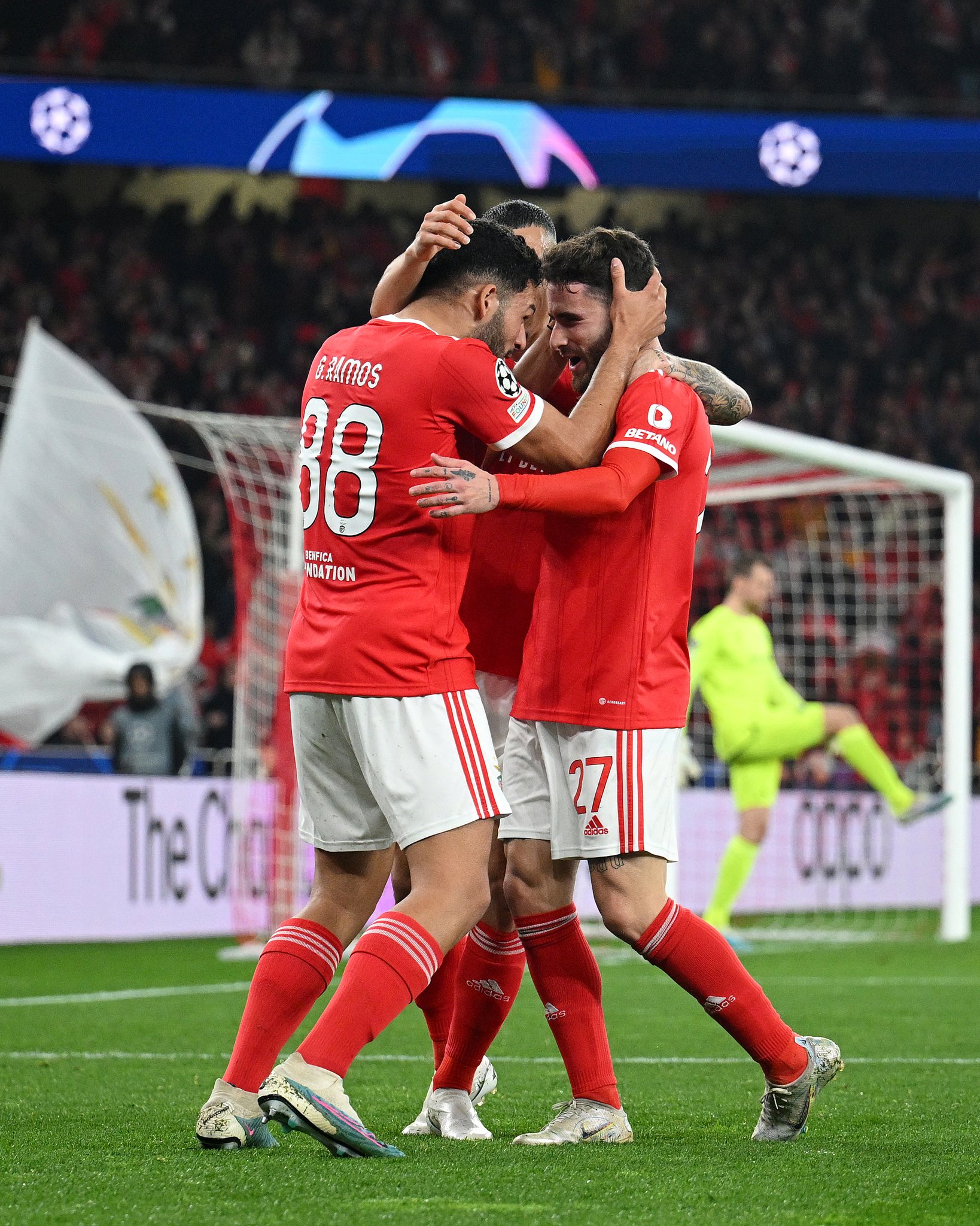 包含欧冠转会期再迎强敌,本菲卡完成体检,主帅态度——悬念犹存,临场指挥获称赞的词条 包含欧冠转会期再迎强敌,本菲卡完成体检,主帅态度——悬念犹存,临场指挥获称赞的词条