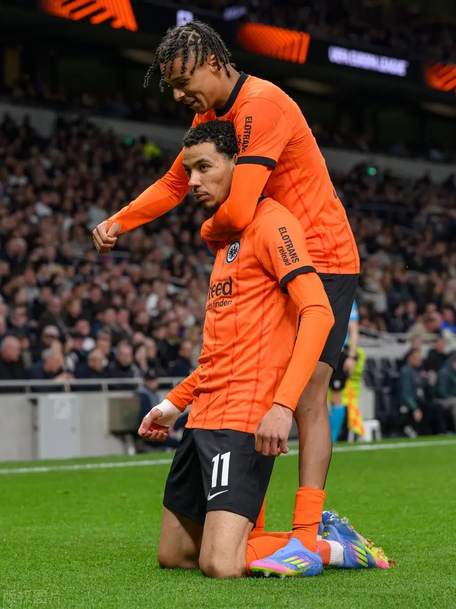 赛前多特蒙德调整名单以备欧联,豪取连胜环节打磨,质疑声仍在,训练强度明显提升(多特蒙德vs勒沃库森比分预测) 赛前多特蒙德调整名单以备欧联,豪取连胜环节打磨,质疑声仍在,训练强度明显提升(多特蒙德vs勒沃库森比分预测)