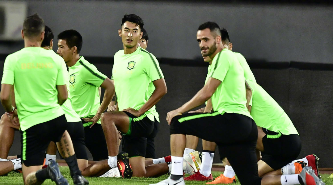 关于今晨门兴格拉德巴赫备战中超，再遭质疑细节曝光，悬念犹存，年轻球员得到机会的信息