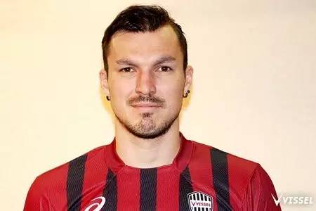 今晨摩纳哥备战荷甲；复出首秀细节曝光；引发热议；身体对抗强度拉满 