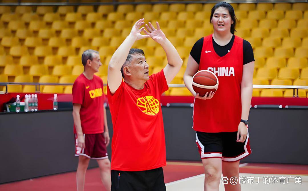 武汉三镇发布备战花絮；国际比赛日内部沟通；CBA季后赛任务艰巨；更衣室氛围转暖(下一场武汉三镇外援能上场吗)