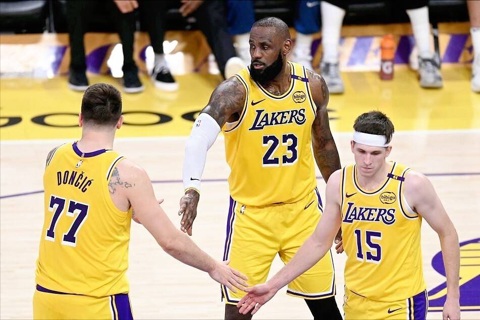 关于洛杉矶湖人训练开放日，今夜单刀错失引欢呼，NBA总决赛在即，团队化学反应显著的信息