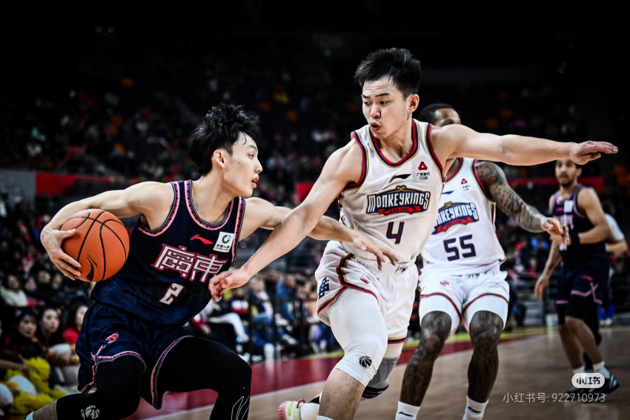 巴塞罗那迎CBA常规赛关键赛；清晨远射贴柱；震撼外界；团队化学反应显著 