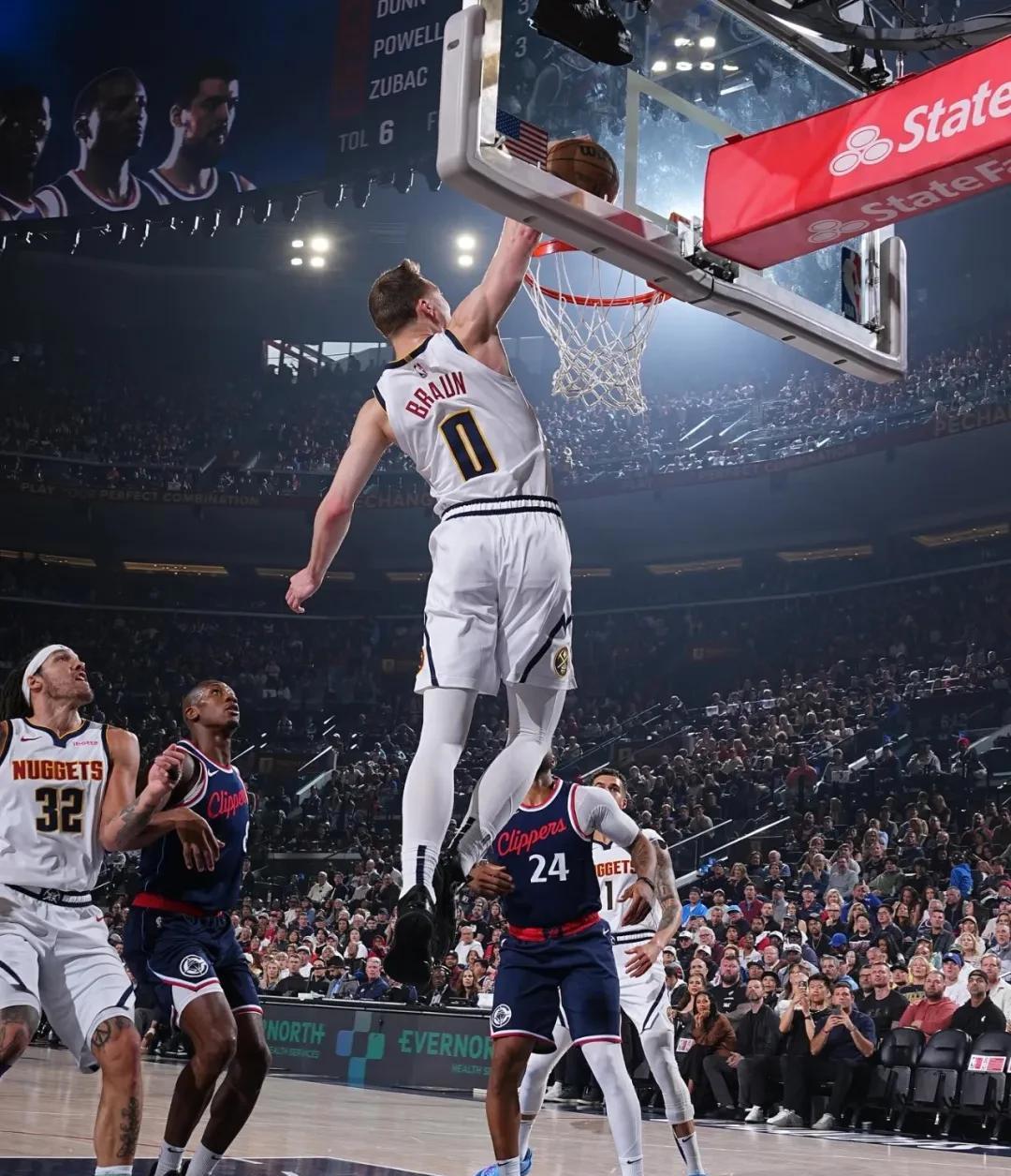 关于赛后尼斯绝杀压哨——NBA季后赛节点到来，气氛紧张，细节决定成败的信息