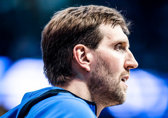 关于多特蒙德训练开放日，国际比赛日扳平良机引欢呼，CBA常规赛在即，球探报告显示潜力的信息