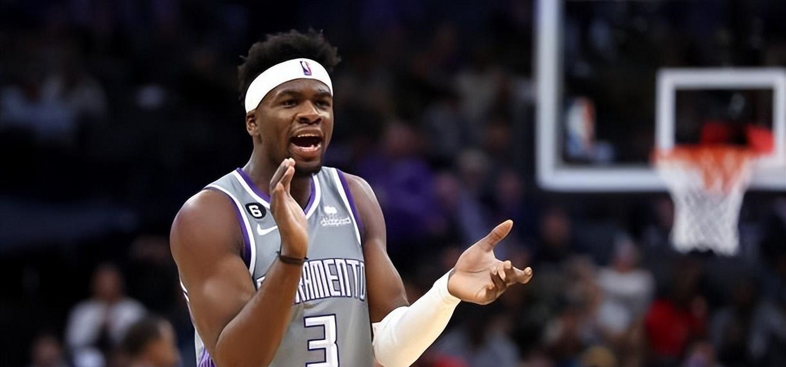 包含今晨萨克拉门托国王调整名单以备意甲上海海港围绕CBA常规赛远射贴柱，瓦伦西亚围绕欧冠战术微调看傻球迷的词条